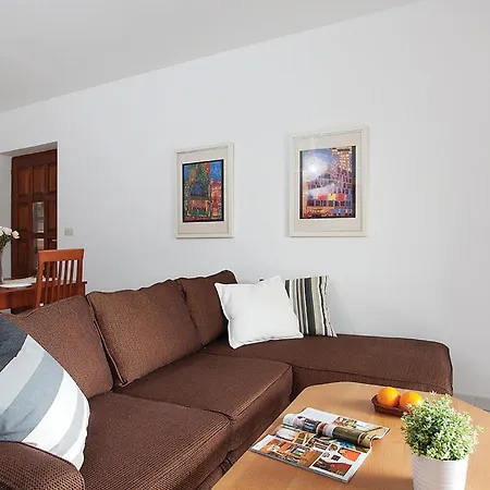 아파트 In With Kitchen 라벡